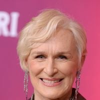 "Affamée !" : à 77 ans, Glenn Close ose les scènes sexy dans son dernier film avec un partenaire 40 ans plus jeune