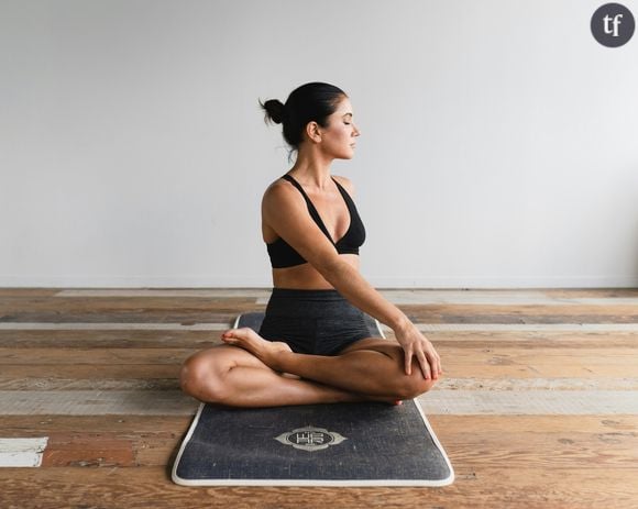 Le monde du yoga se retrouve au cœur d'accablantes enquêtes et accusations : situations d'emprise, harcèlement sexuel, agressions sexuelles. Les témoignages se multiplient.