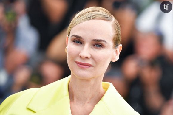 Diane Kruger, trop mince ?
Si Diane Kruger a toujours affiché un corps svelte, les internautes la trouvent amaigrie lors de sa dernière apparition en Italie. "Trop mince, elle était plus jolie avant", "Méconnaissable la mode à la maigreur revient", "La fée Ozempic serait-elle passée par là....?", "L'ombre d'elle-même", commentent-ils sour la publication de Paris Match.
Certains jugent l'actrice méconnaissable. "Du mal à la reconnaître", "Heureusement qu'on mentionne son nom", "Je ne la reconnais pas", peut-on encore lire. Ce n'est pas la première fois que la silhouette longiligne interpelle les fans. En 2016 déjà, une photo publiée sur son compte Instagram au Sri Lanka avait déclenché de nombreux commentaires peu bienveillants : "Anorexie ?", "Je pense que tu as besoin d'un sandwich", "Trop maigre désolée". D'autres en revanche saluaient le corps "superbe" de l'ancienne mannequin qui a toujours été très mince. Lors de son passage sur France Info, Diane Kruger avait répondu à Philippe Vandel, qui avait évoqué ce fameux cliché. "Vous me trouvez trop maigre ? Moi je me trouve comme d’habitude, mais je ne sais pas." Le journaliste demandait alors à Diane si elle n’était pas malade. "Pas du tout, non !", répondait-elle.