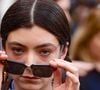Les paroles les voici : "Il y a de la chaleur sur le trottoir, mon mercure monte/Je ne sais pas si c'est l'amour ou l'ovulation/Quand on tient un marteau, tout ressemble à un clou". Lorde n'a pas le temps pour le symbolique, elle privilégie l'explicite.