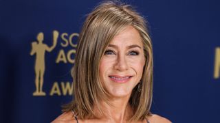 "Trop de botox", "Hyper photoshopée !" : Jennifer Aniston fait polémique avec ces photos "irréelles"