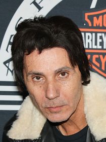 "Aucun collectif féministe ne m'arrêtera" : ce chanteur accusé de viols dénonce la "cancel culture"