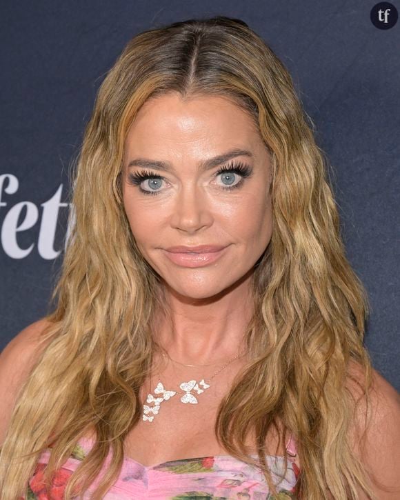 Actrice culte des 90s et 00s, Denise Richards a vécu un accident désastreux sur le tournage d'une émission de téléréalité. Désastreux, et insolite, car il implique sa poitrine...